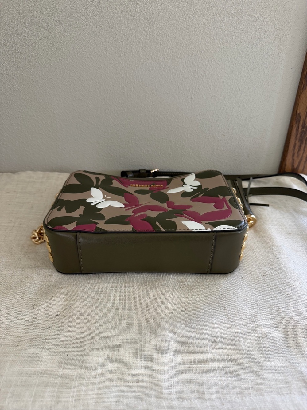 Michael Kors Ginny Medium Butterfly Camo Leather Crossbody Bag NWOT - Picture 8 of 13